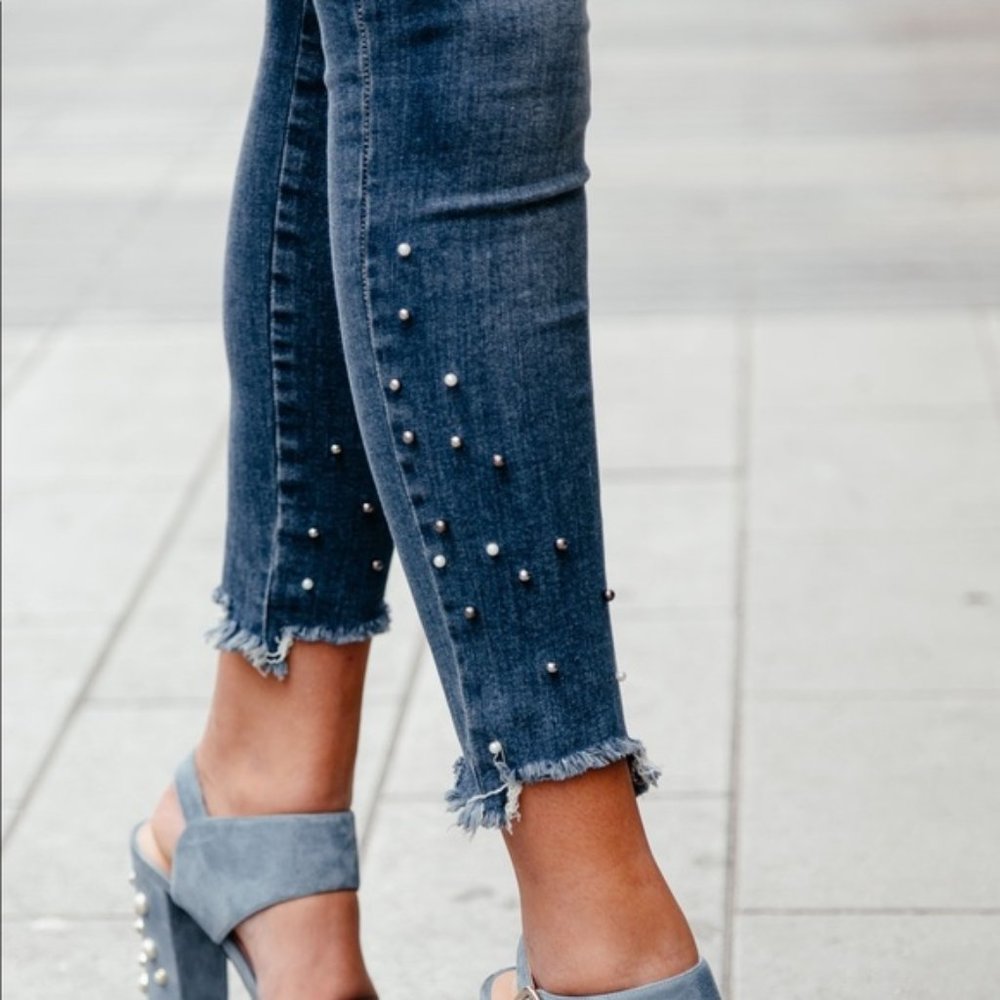 Zara Mid Rise Skinny Pearl Cropped Denim Jeans